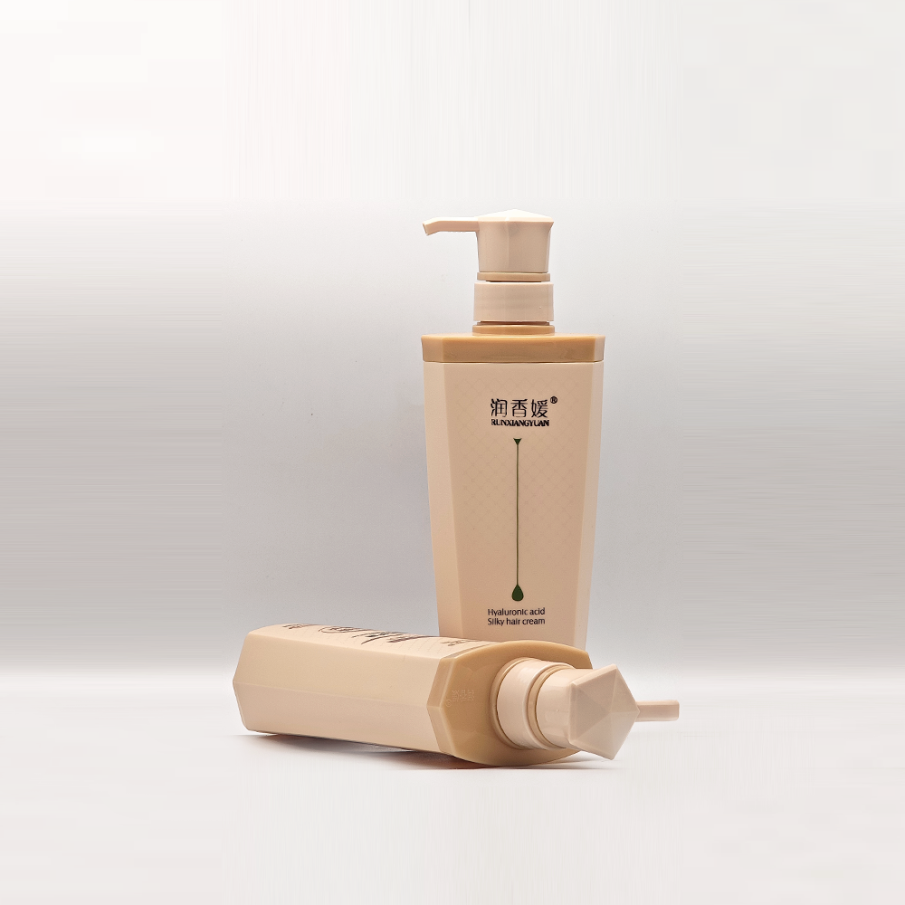 Beige Oblique‑Cut Square Pump Bottles | Elegant Hair‑Care Cosmetic Packaging - Imagen 3