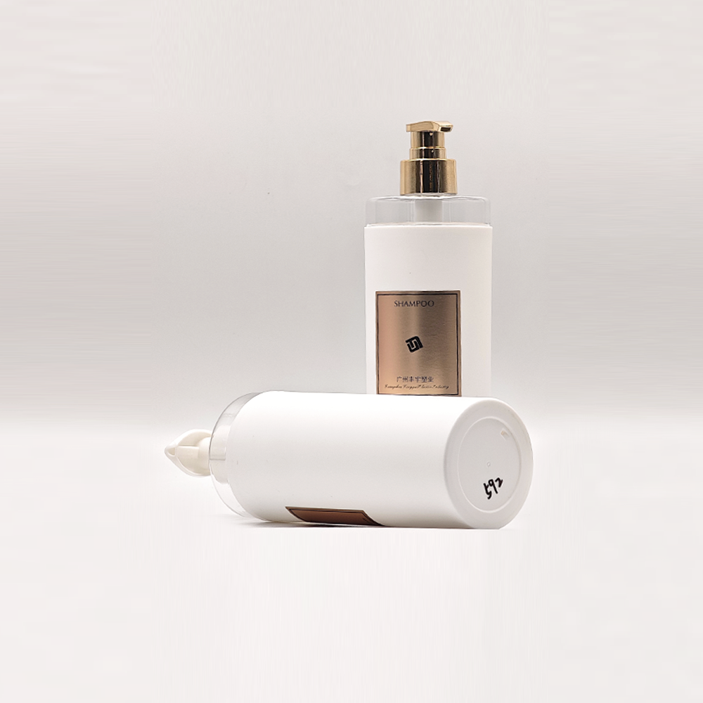 Matte‑White Cylindrical PET Pump Bottles | Luxury Gold‑Accent Personal‑Care Containers - Imagen 3