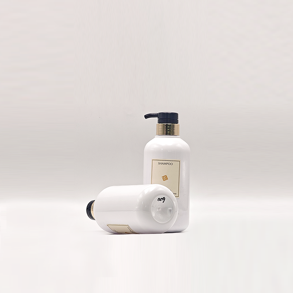 Glossy White Rounded Bulb Pump Bottles | Minimalist Luxury Personal‑Care Containers - Imagen 3