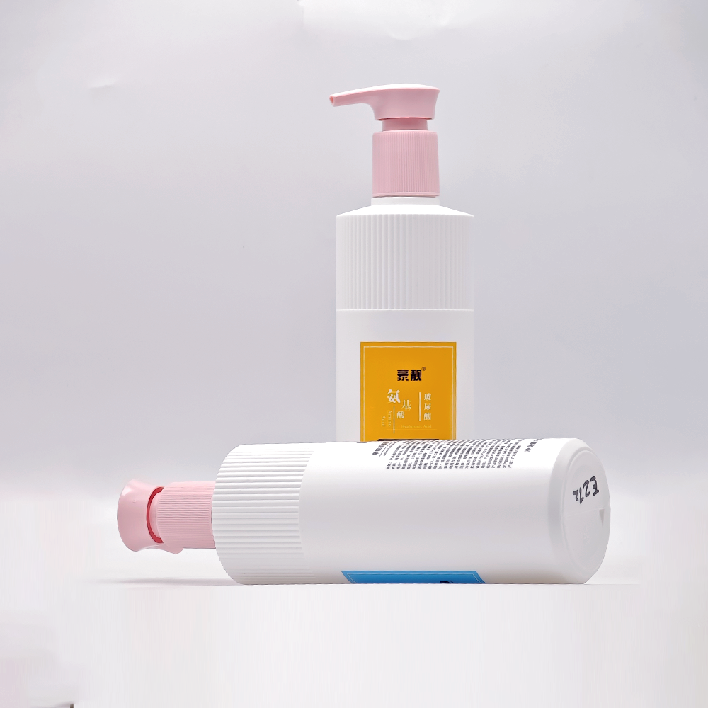 Custom White Cosmetic Pump Bottle With Vertical Stripes, Plastic Dispenser Bottle for Shampoo Conditioner Body Lotion - الصورة 3