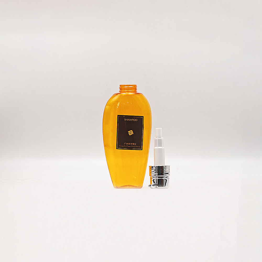 Elegant Curved Amber‑Yellow PET Bottle, Silver Pump Dispenser for Shampoo & Shower Gel - Imagen 3